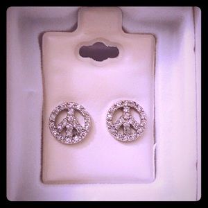 Peace sign earrings from Piercing Pagoda